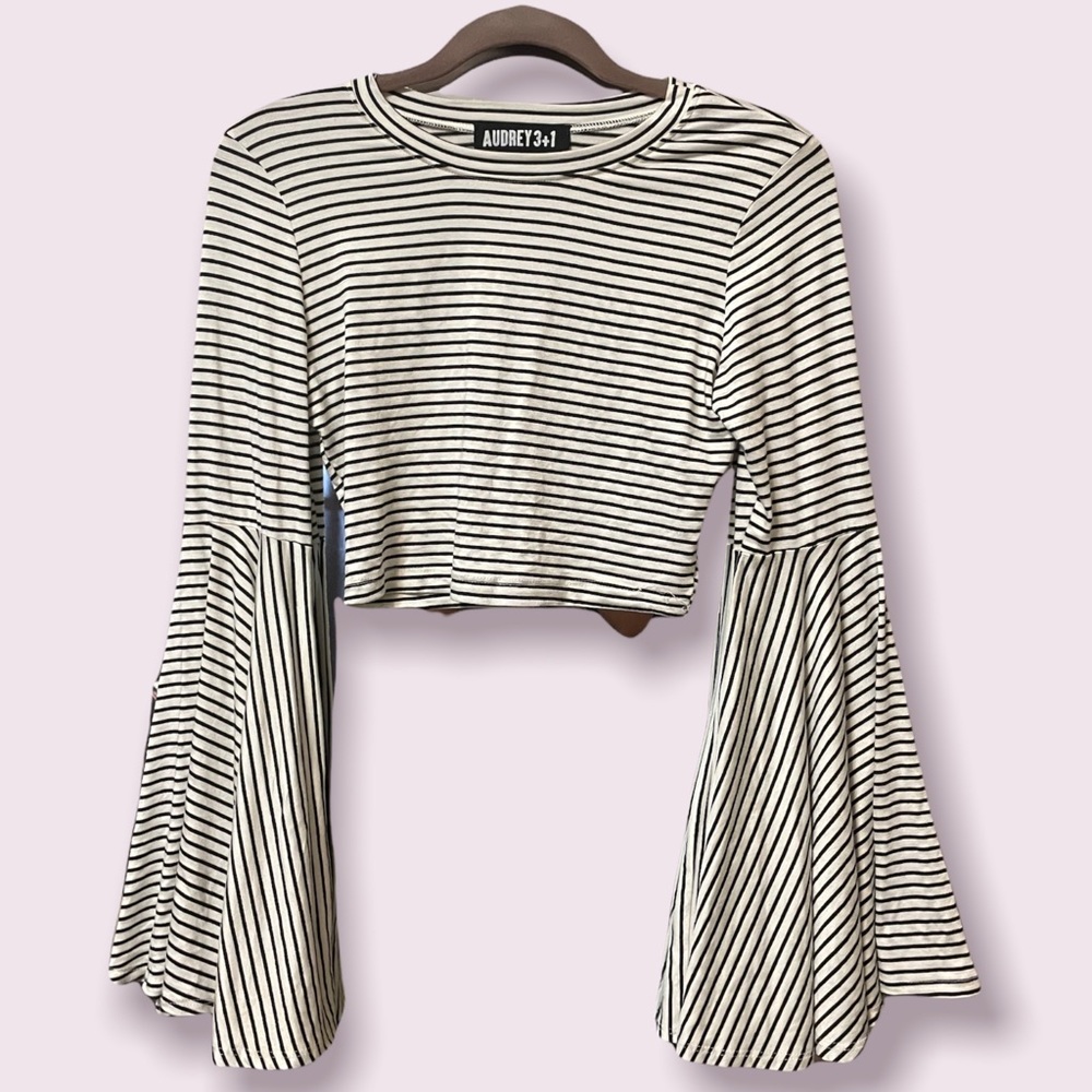 Striped Bell Sleeve Crop Top m